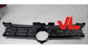 Gebruikte Grille Volkswagen Golf IV (1J1) Prijs € 9,68 Inclusief btw aangeboden door Van Leeuwen Auto Onderdelen