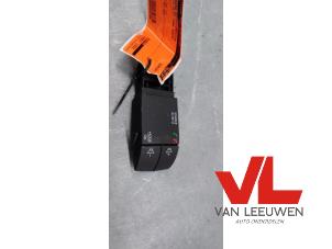 Gebruikte Bediening boordcomputer Renault Clio IV Estate/Grandtour (7R) 0.9 Energy TCE 12V Prijs € 5,00 Margeregeling aangeboden door Van Leeuwen Auto Onderdelen