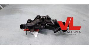 Gebruikte Thermostaathuis Renault Clio IV Estate/Grandtour (7R) 0.9 Energy TCE 12V Prijs € 15,00 Margeregeling aangeboden door Van Leeuwen Auto Onderdelen