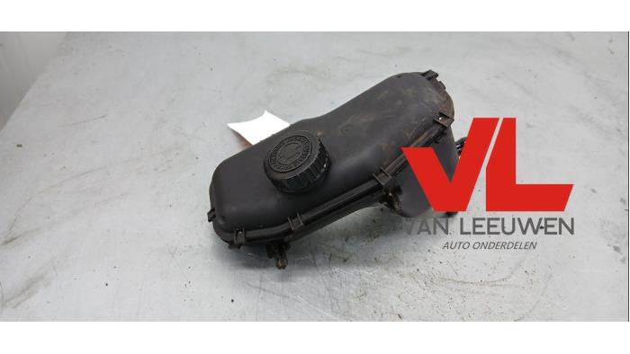 Gebruikte Servo Oliereservoir Peugeot Partner (GC/GF/GG/GJ/GK) 1.6 HDI 75 16V Prijs € 14,99 Margeregeling aangeboden door Van Leeuwen Auto Onderdelen