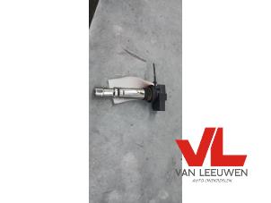 Gebruikte Pen Bobine Volkswagen Polo IV (9N1/2/3) 1.2 12V Prijs € 5,00 Margeregeling aangeboden door Van Leeuwen Auto Onderdelen