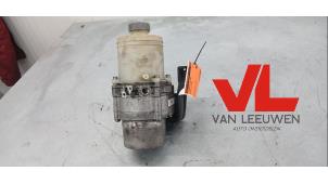 Gebruikte Stuurbekrachtiging Pomp Volkswagen Polo IV (9N1/2/3) 1.2 12V Prijs € 95,00 Margeregeling aangeboden door Van Leeuwen Auto Onderdelen