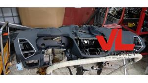 Gebruikte Dashboard Ford Grand C-Max (DXA) 1.0 Ti-VCT EcoBoost 12V 125 Prijs € 225,00 Margeregeling aangeboden door Van Leeuwen Auto Onderdelen