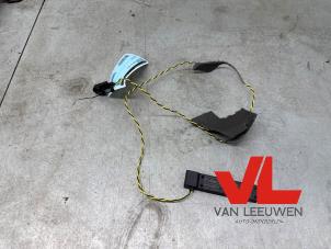 Gebruikte Alarm module Ford Grand C-Max (DXA) 1.0 Ti-VCT EcoBoost 12V 125 Prijs € 15,00 Margeregeling aangeboden door Van Leeuwen Auto Onderdelen