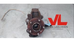 Gebruikte Fusee links-voor Ford Grand C-Max (DXA) 1.0 Ti-VCT EcoBoost 12V 125 Prijs € 30,00 Margeregeling aangeboden door Van Leeuwen Auto Onderdelen