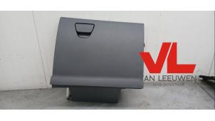 Gebruikte Dashboardkastje Ford Grand C-Max (DXA) 1.0 Ti-VCT EcoBoost 12V 125 Prijs € 45,00 Margeregeling aangeboden door Van Leeuwen Auto Onderdelen