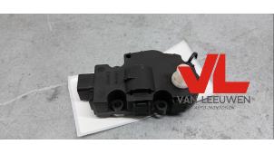 Gebruikte Kachelklep Motor BMW 5 serie Touring (F11) 528i 16V Prijs € 25,00 Margeregeling aangeboden door Van Leeuwen Auto Onderdelen