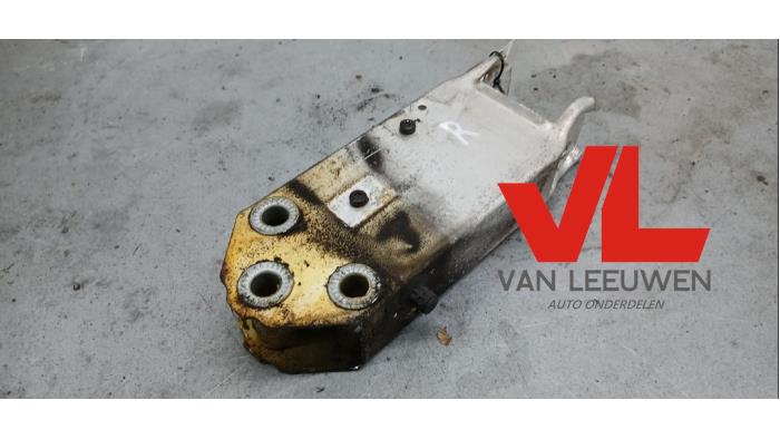 Gebruikte Frontdeel steun BMW 5 serie Touring (F11) 528i 16V Prijs € 25,00 Margeregeling aangeboden door Van Leeuwen Auto Onderdelen