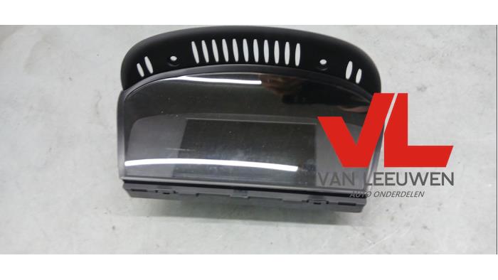 Gebruikte Display Interieur BMW 3 serie Touring (E91) 318i 16V Prijs € 95,00 Margeregeling aangeboden door Van Leeuwen Auto Onderdelen