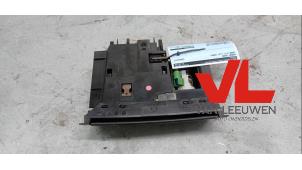 Gebruikte Asbak voor Saab 9-3 Sport Estate (YS3F) 1.8i 16V Prijs € 25,00 Margeregeling aangeboden door Van Leeuwen Auto Onderdelen