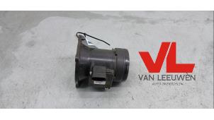 Gebruikte Luchtmassameter Volkswagen New Beetle (9C1/9G1) 1.6 Prijs € 25,00 Margeregeling aangeboden door Van Leeuwen Auto Onderdelen