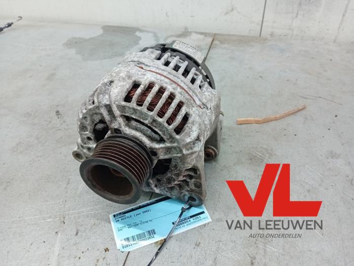 Dynamo van een Volkswagen New Beetle (9C1/9G1) 1.6 2002