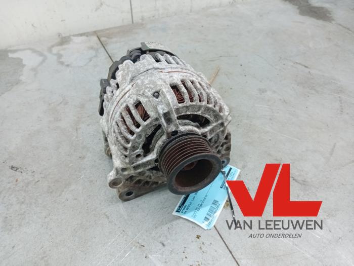 Dynamo van een Volkswagen New Beetle (9C1/9G1) 1.6 2002