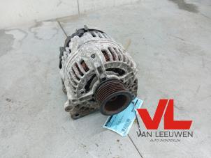 Gebruikte Dynamo Volkswagen New Beetle (9C1/9G1) 1.6 Prijs € 24,99 Margeregeling aangeboden door Van Leeuwen Auto Onderdelen