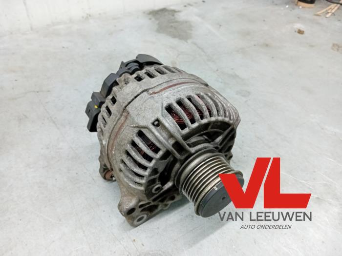 Gebruikte Dynamo Volkswagen Caddy III (2KA,2KH,2CA,2CH) 2.0 Ecofuel Prijs € 55,00 Margeregeling aangeboden door Van Leeuwen Auto Onderdelen