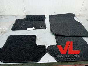 Nieuwe Matten Set Ford C-Max Prijs € 18,15 Inclusief btw aangeboden door Van Leeuwen Auto Onderdelen