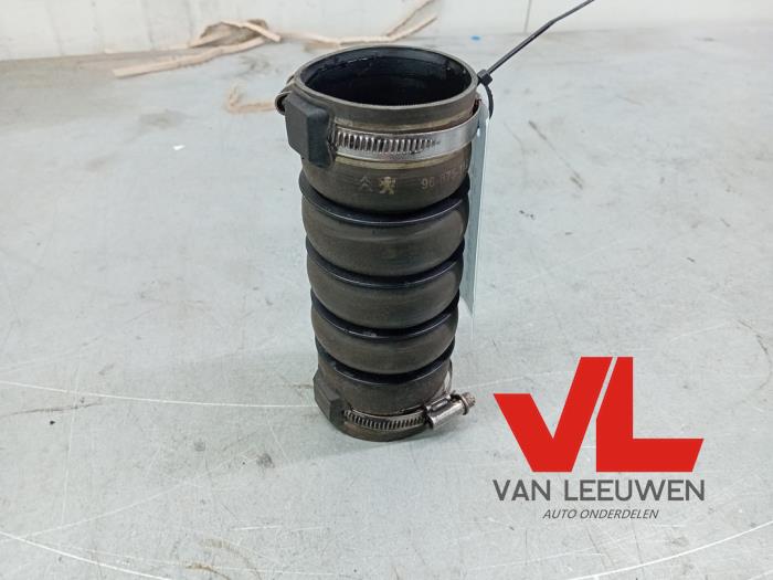 Gebruikte Intercooler Slang Peugeot 5008 I (0A/0E) 1.6 THP 16V Prijs € 10,00 Margeregeling aangeboden door Van Leeuwen Auto Onderdelen