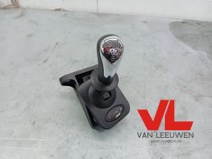 Gebruikte Selectiehendel automaat Peugeot 1007 (KM) 1.6 GTI,Gentry 16V Prijs € 140,00 Margeregeling aangeboden door Van Leeuwen Auto Onderdelen