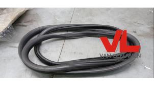 Nieuwe Rubbers voorruit Ford Fiesta Prijs € 30,25 Inclusief btw aangeboden door Van Leeuwen Auto Onderdelen