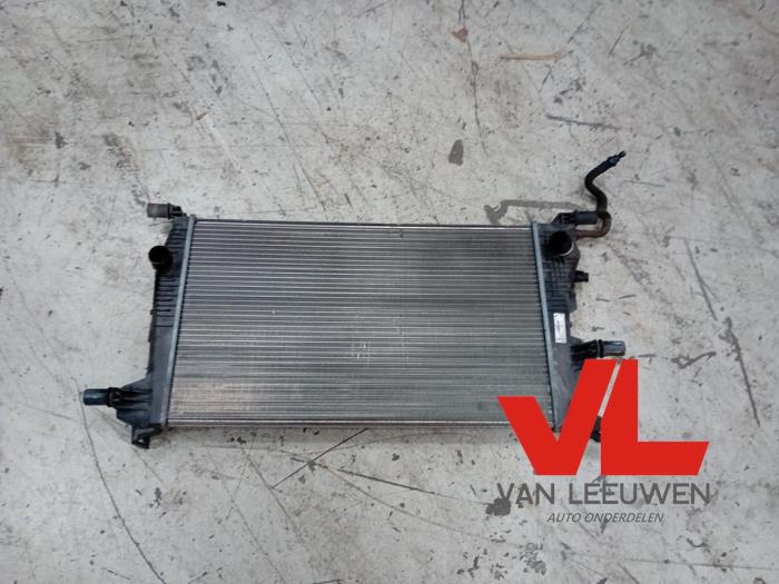 Gebruikte Radiateur Renault Megane III Grandtour (KZ) 1.2 16V TCE 130 Prijs € 25,00 Margeregeling aangeboden door Van Leeuwen Auto Onderdelen