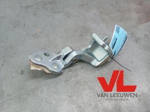 Nieuwe Scharnier deur rechts-voor Ford Transit Prijs € 18,15 Inclusief btw aangeboden door Van Leeuwen Auto Onderdelen