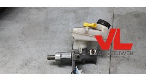 Gebruikte Hoofdremcilinder Opel Insignia 2.8 V6 Turbo 24V 4x4 Ecotec Prijs € 50,00 Margeregeling aangeboden door Van Leeuwen Auto Onderdelen