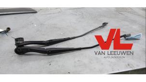 Gebruikte Ruitenwisserarm set Ford Transit Custom 2.2 TDCi 16V Prijs € 25,00 Margeregeling aangeboden door Van Leeuwen Auto Onderdelen
