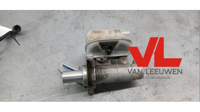 Hoofdremcilinder van een Ford Transit Custom 2.2 TDCi 16V 2016