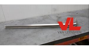 Gebruikte Schuifdeurrail links Ford Transit Custom 2.2 TDCi 16V Prijs € 54,45 Inclusief btw aangeboden door Van Leeuwen Auto Onderdelen