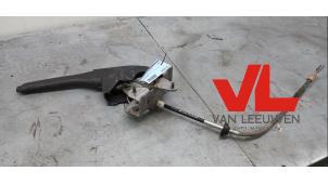 Gebruikte Handremhendel Ford Transit Custom 2.2 TDCi 16V Prijs € 25,00 Margeregeling aangeboden door Van Leeuwen Auto Onderdelen
