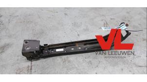 Gebruikte Deurvanger bus/bestel rechts Ford Transit Custom 2.2 TDCi 16V Prijs € 18,15 Inclusief btw aangeboden door Van Leeuwen Auto Onderdelen