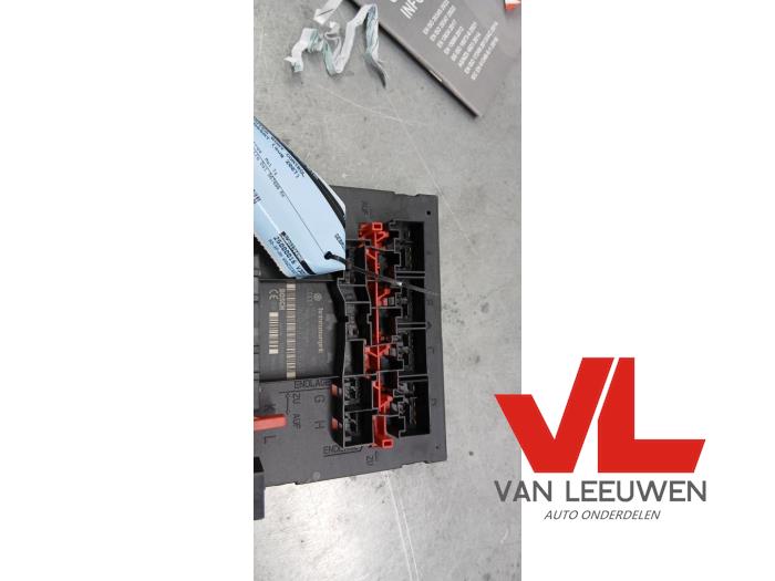 Gebruikte Computer Body Control Volkswagen Passat Variant (3C5) 2.0 TDI 16V 140 Prijs € 25,00 Margeregeling aangeboden door Van Leeuwen Auto Onderdelen