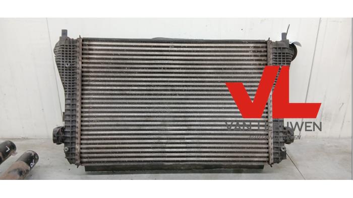 Gebruikte Intercooler Volkswagen Passat Variant (3C5) 2.0 TDI 16V 140 Prijs € 25,00 Margeregeling aangeboden door Van Leeuwen Auto Onderdelen