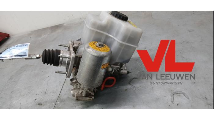 Gebruikte Hoofdremcilinder Toyota Land Cruiser V8 (J20) 4.5 D-4D 32V Prijs € 1.475,00 Margeregeling aangeboden door Van Leeuwen Auto Onderdelen
