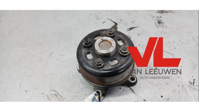 Gebruikte Waterpomp Toyota Land Cruiser V8 (J20) 4.5 D-4D 32V Prijs € 35,00 Margeregeling aangeboden door Van Leeuwen Auto Onderdelen
