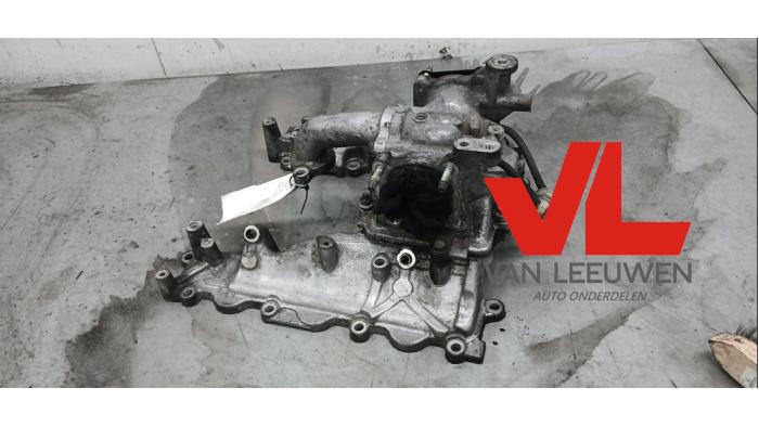 Gebruikte Inlaatspruitstuk Toyota Land Cruiser V8 (J20) 4.5 D-4D 32V Prijs € 100,00 Margeregeling aangeboden door Van Leeuwen Auto Onderdelen