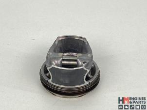 Gebruikte Zuiger Mercedes A (W176) 1.6 A-180 16V Prijs € 60,50 Inclusief btw aangeboden door HM Engines & Parts