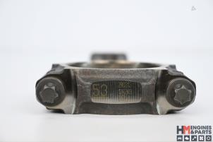 Drijfstang van een Volkswagen Golf VII (AUA) 2.0 GTI 16V 2015
