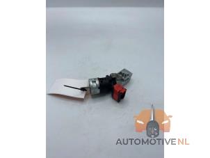 Gebruikte Kontaktslot + Sleutel Renault Twingo II (CN) 1.2 16V Prijs € 35,00 Margeregeling aangeboden door AutomotiveNL Oss