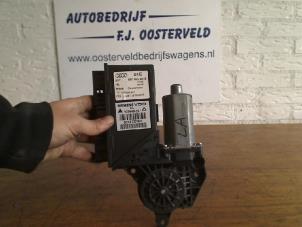 Gebruikte Ruit schakelaar elektrisch Audi S4 Avant (B7) 4.2 V8 40V Prijs op aanvraag aangeboden door VW Parts Dronten
