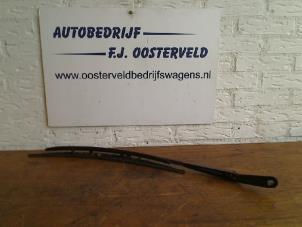 Gebruikte Ruitenwisserarm voor Volkswagen New Beetle (9C1/9G1) 2.0 Prijs op aanvraag aangeboden door VW Parts Dronten