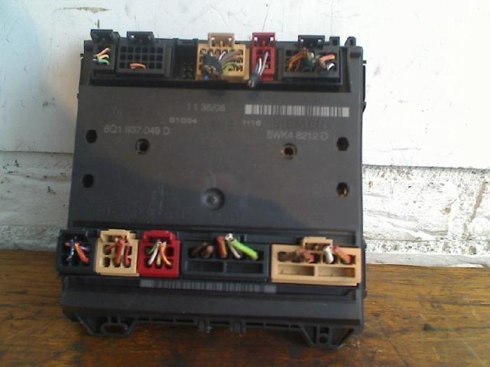Gebruikte Computer Diversen Volkswagen Polo IV (9N1/2/3) 1.4 16V Prijs € 50,00 Margeregeling aangeboden door VW Parts Dronten
