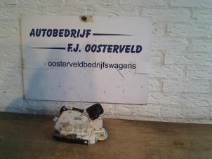 Gebruikte Deurslot Cilinder links Volkswagen Polo V (6R) 1.2 TDI 12V BlueMotion Prijs € 35,00 Margeregeling aangeboden door VW Parts Dronten