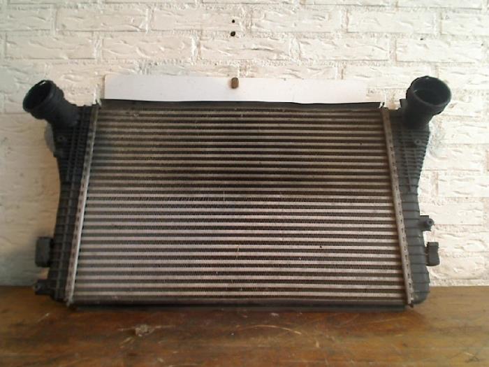 Gebruikte Intercooler Volkswagen Caddy Combi III (2KB,2KJ) 1.9 TDI Prijs € 50,00 Margeregeling aangeboden door VW Parts Dronten