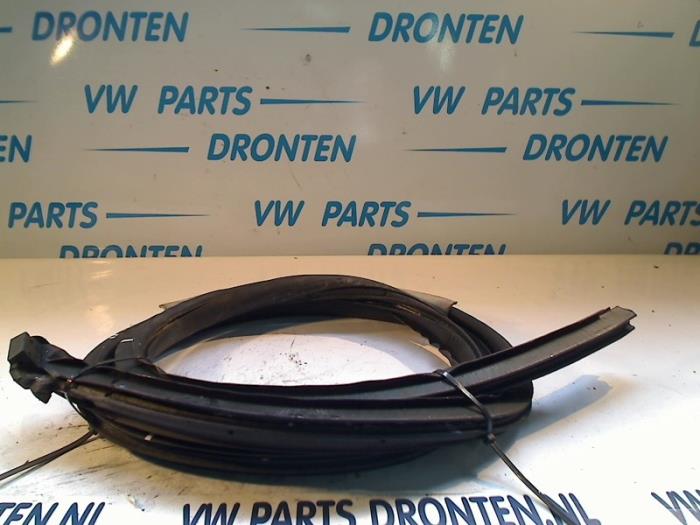 Gebruikte Diversen Volkswagen New Beetle (1Y7) 1.6 Prijs € 25,00 Margeregeling aangeboden door VW Parts Dronten