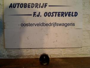 Gebruikte Schakelaar Volkswagen Polo IV (9N1/2/3) 1.4 16V Prijs op aanvraag aangeboden door VW Parts Dronten