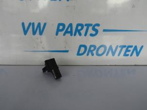 Gebruikte Antenne Audi A4 Avant (B8) 1.8 TFSI 16V Prijs € 25,00 Margeregeling aangeboden door VW Parts Dronten