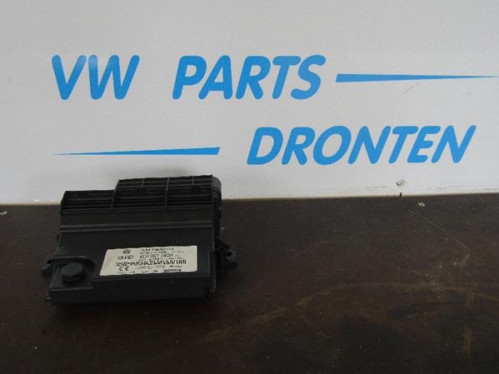 Gebruikte Boordcomputer Audi A8 (D3) 4.0 TDI V8 32V Quattro Prijs € 75,00 Margeregeling aangeboden door VW Parts Dronten