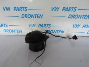 Gebruikte Chaufage Ventilatiemotor Volkswagen Transporter/Caravelle T4 2.5 TDI Prijs € 50,00 Margeregeling aangeboden door VW Parts Dronten