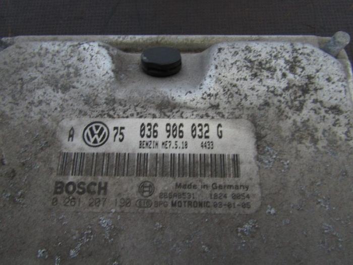 Boordcomputer van een Volkswagen Golf IV Variant (1J5) 1.4 16V 2003